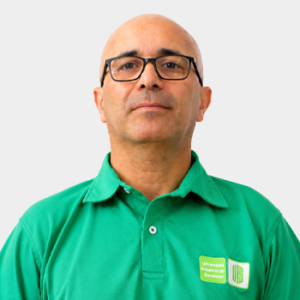 Photograph of official Luis Eduardo Oviedo